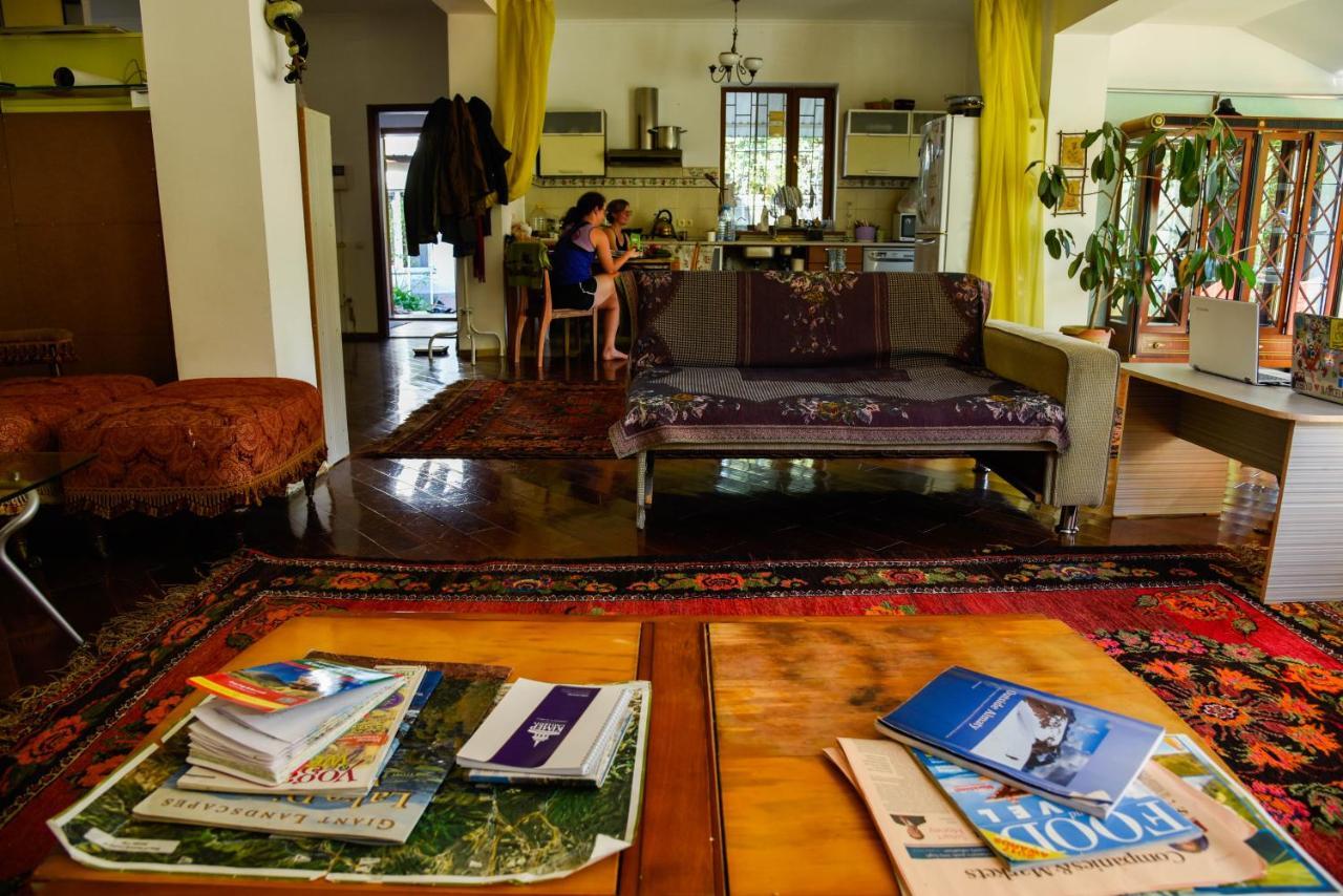 "European" Backpackers Hostel In Almaty Exterior foto