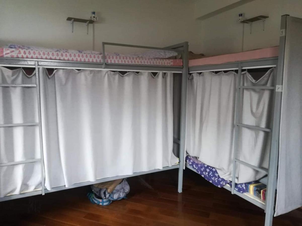 "European" Backpackers Hostel In Almaty Zimmer foto